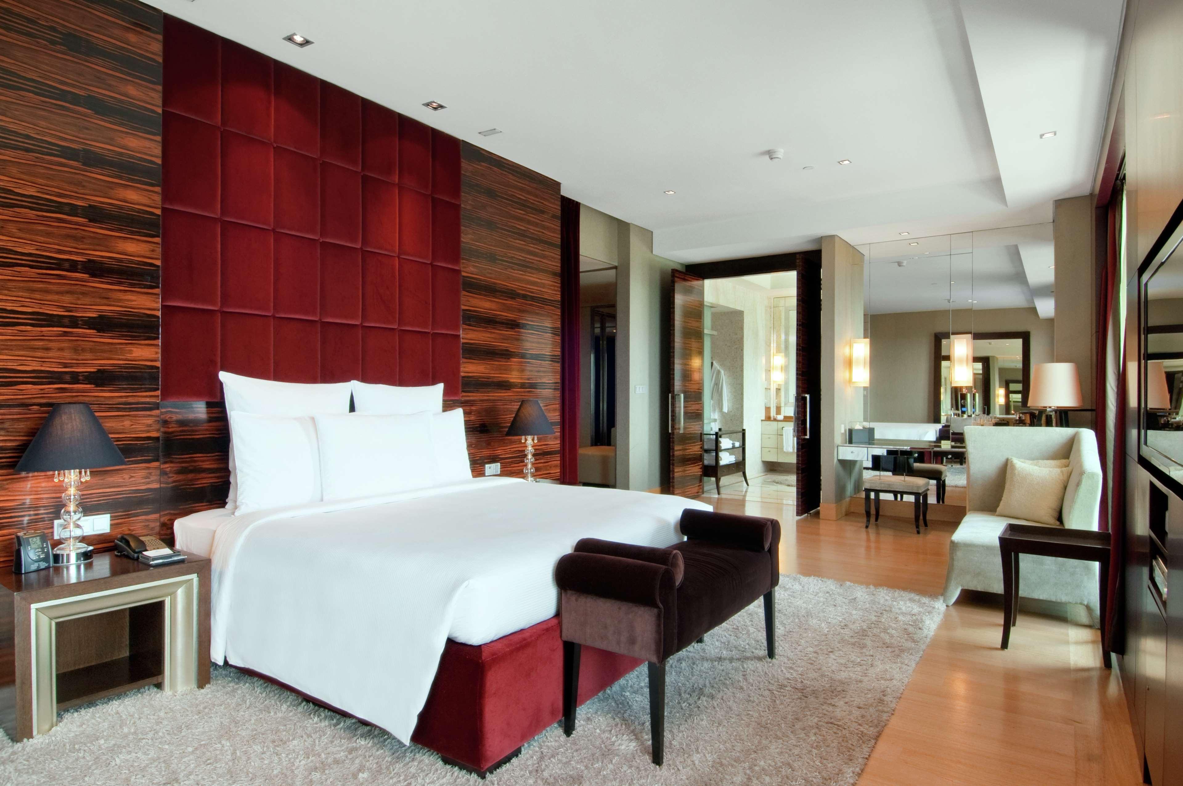 Отель Hilton Куала-Лумпур Номер фото A suite at the hotel