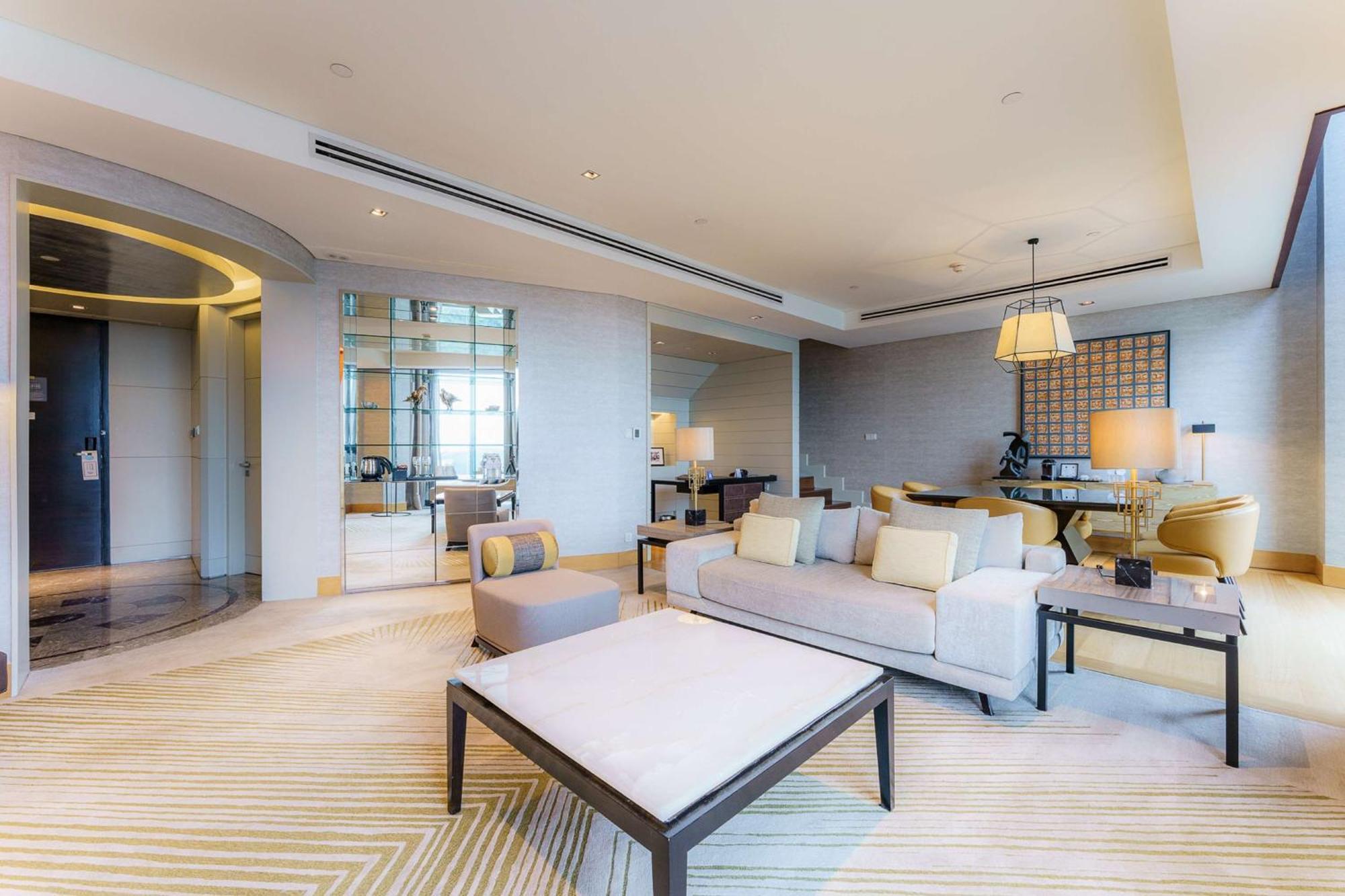 Отель Hilton Куала-Лумпур Экстерьер фото