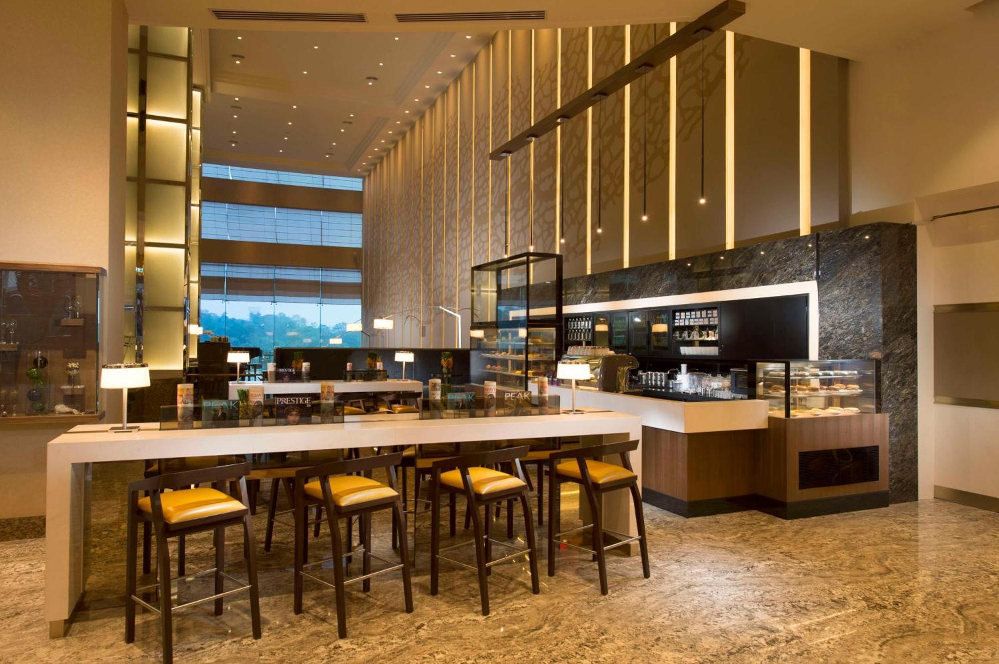 Отель Hilton Куала-Лумпур Экстерьер фото