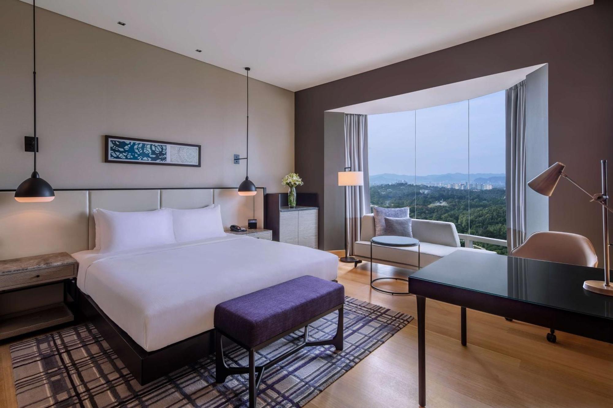 Отель Hilton Куала-Лумпур Экстерьер фото